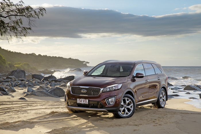 4K 2015 Kia Sorento UM on beach