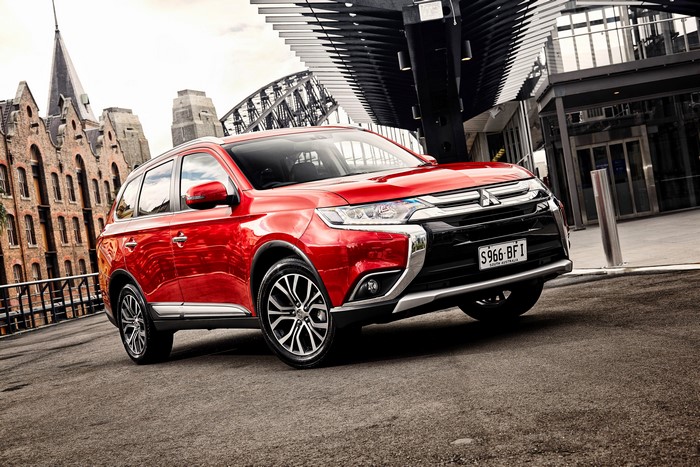 Red 2015 Mitsubishi Outlander AU-spec