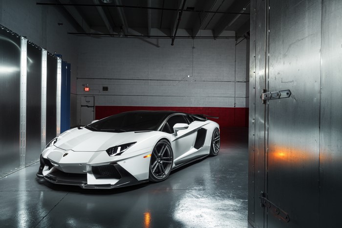 White Lamborghini Aventador LP700-4 ADV.1