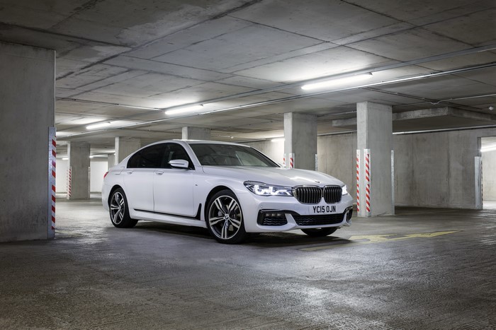 4K White 2015 BMW 7-Series M7 xDrive G11
