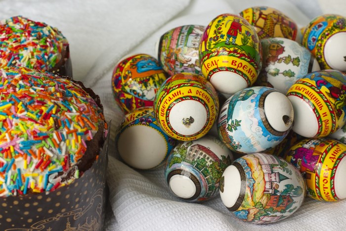 Easter cakes and decorated eggs