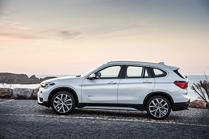 4K 2015 BMW X1 xDrive xLine F48 Side View