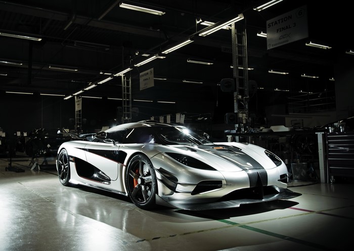 4K Koenigsegg Agera One:1 in a factory