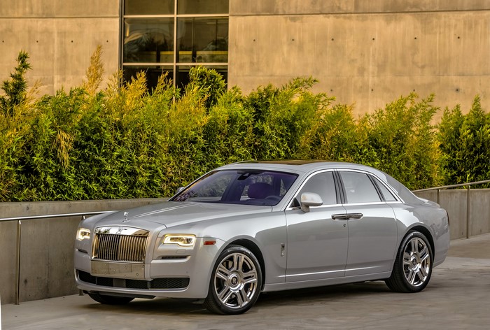 4K 2015 Rolls-Royce Ghost Metallic Luxury