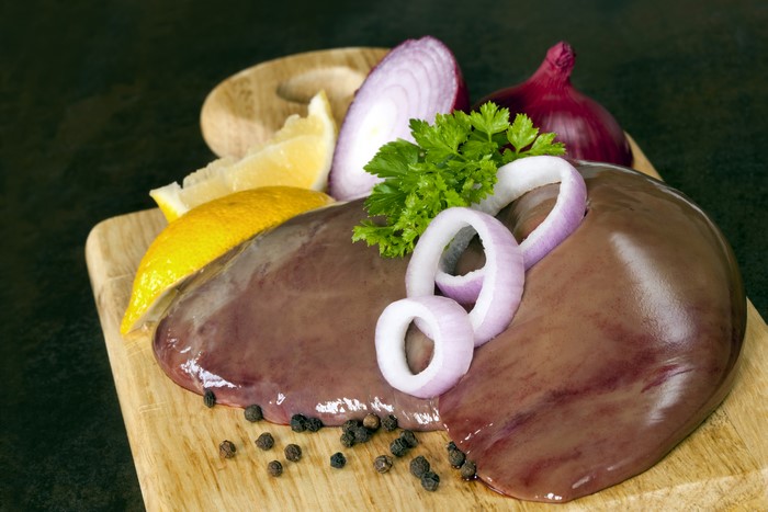 Raw liver with onions, lemons, and peppercorns
