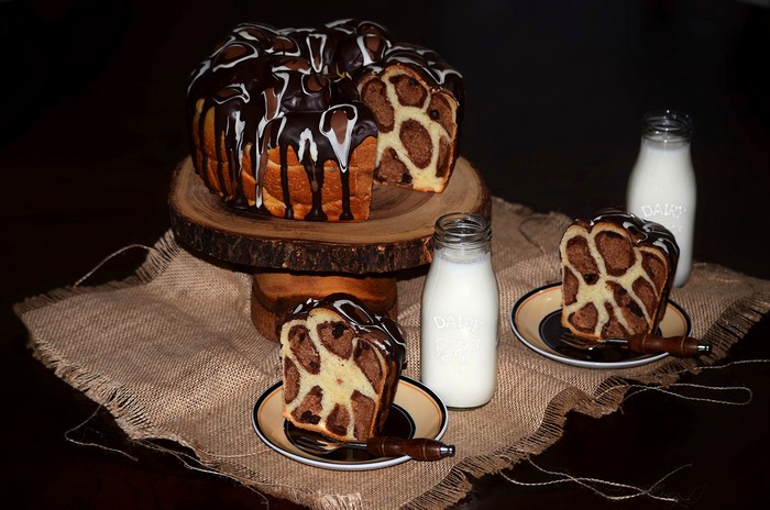Chocolate Giraffe Cake with Milk