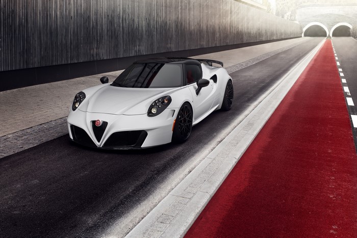 White Alfa Romeo Pogea Racing 4C