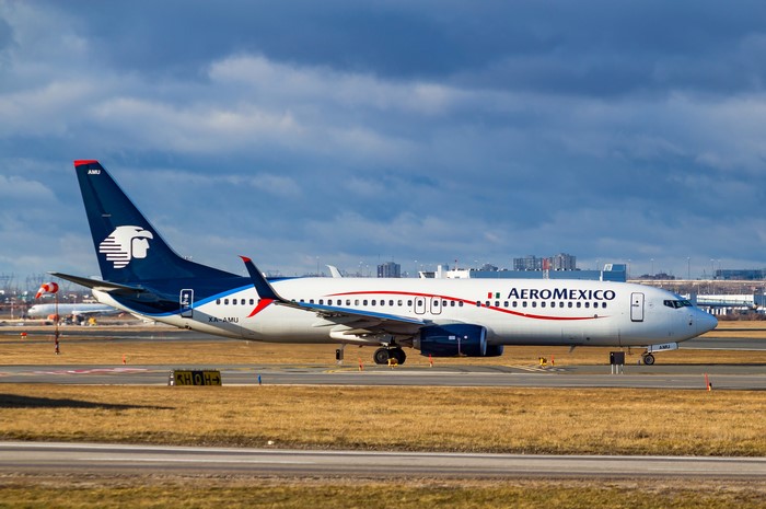 Aeromexico Boeing 737-852(WL) on tarmac