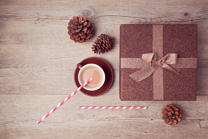 Gift box with pine cones and hot chocolate