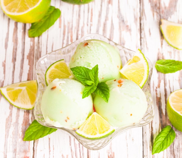 Lime ice cream with mint and lime slices