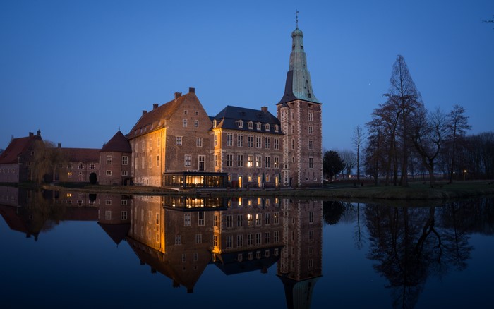 4K Raesfeld Castle at Night with Pond Reflection