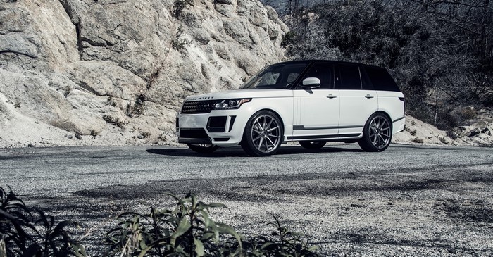 White 2015 Land Rover Vogue SUV