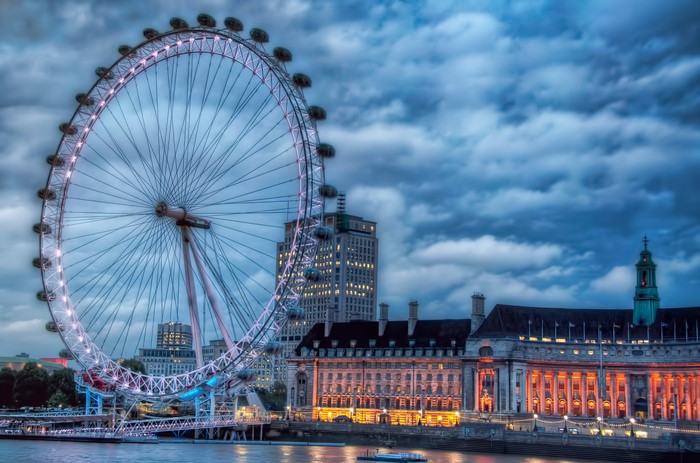 London Eye Ferris Wheel at Dusk