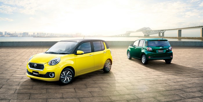 4K 2016 Daihatsu Boon CiLQ, Yellow and Green Cars