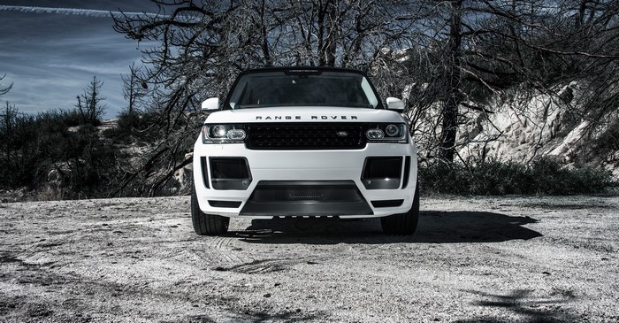 White Range Rover Vogue