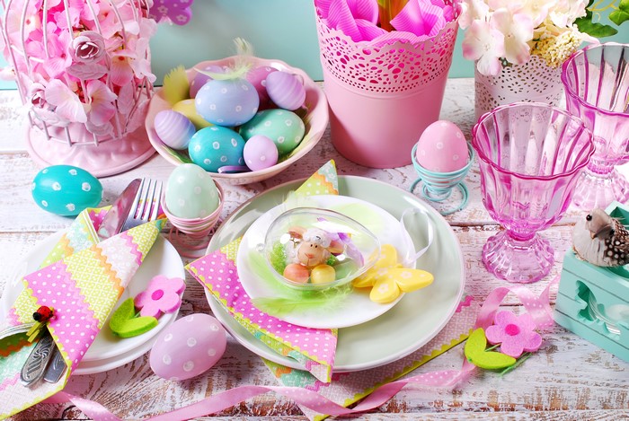Easter Table Setting with Eggs and Flowers