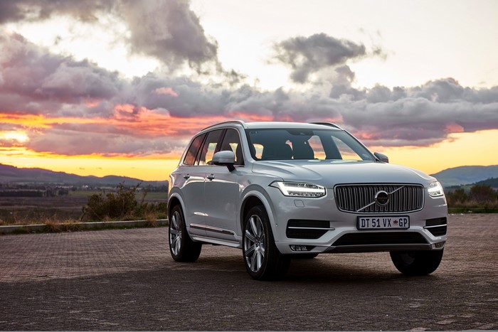 White 2015 Volvo XC90 T6 Momentum ZA-spec