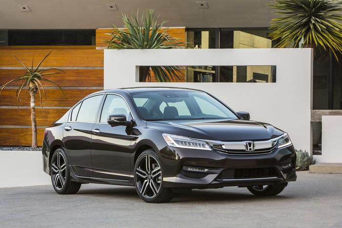 4K 2015 Honda Accord Touring US-spec
