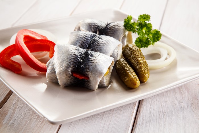 Herring rolls with pickles and bell pepper