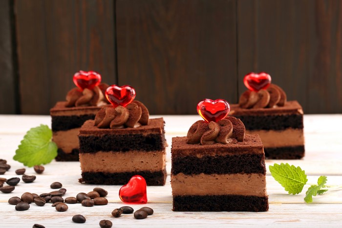 Chocolate cakes with hearts and coffee beans