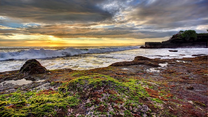 4K Coast Scenery with Waves at Sunset