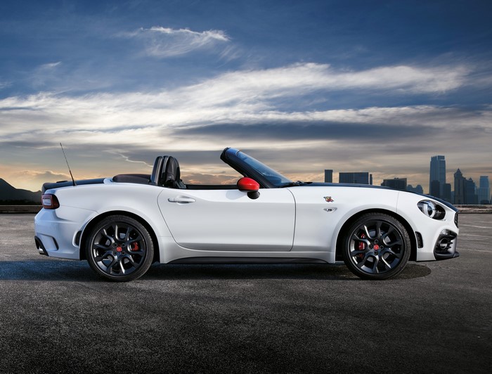 White Abarth 124 Spider Cabriolet