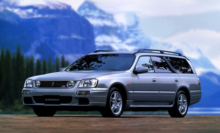 Silver Nissan Stagea C34 Station Wagon