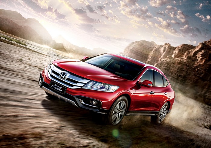 Red 2014 Honda Crosstour in Motion