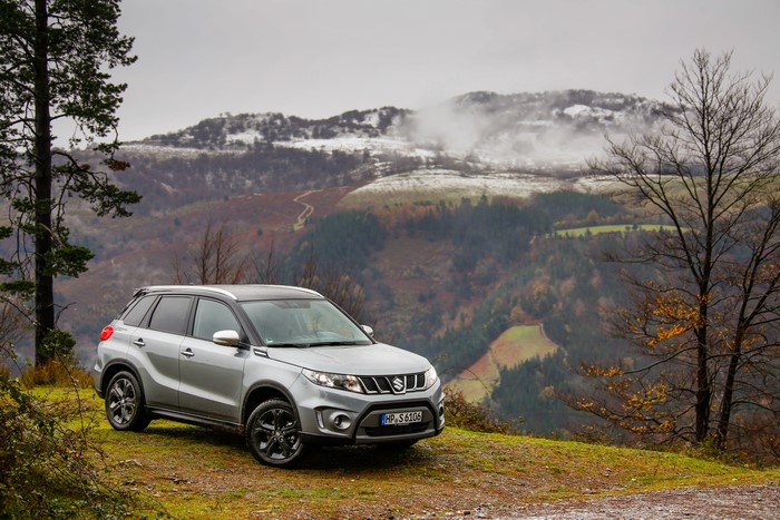 Suzuki Vitara 4K in a mountain landscape
