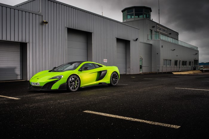 4K McLaren 675LT in Yellow Green