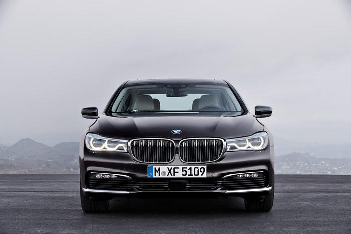 4K BMW 750Li xDrive G12 Front
