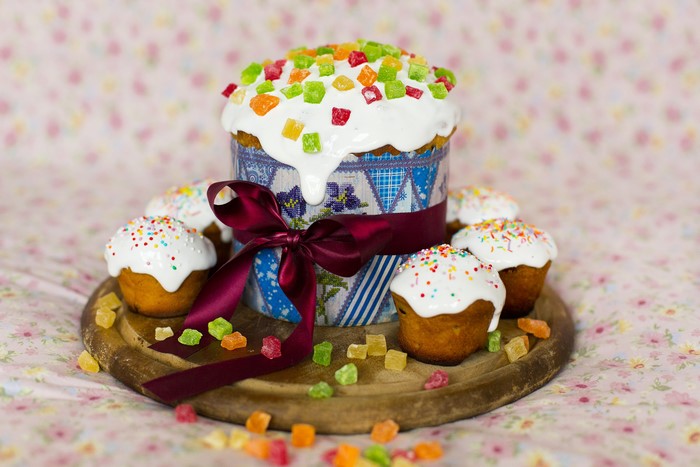 Easter Kulich and Cupcakes with Candied Fruit