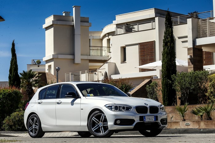 4K White BMW 2015 116d Sport Line 5-door F20