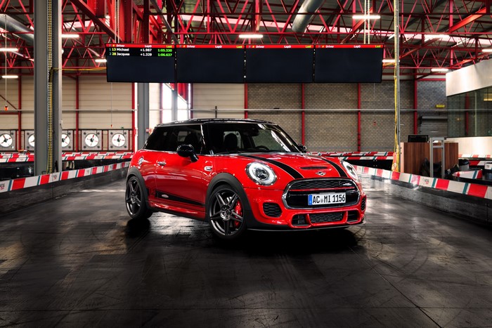 4K Red AC Schnitzer Cooper F56 Mini