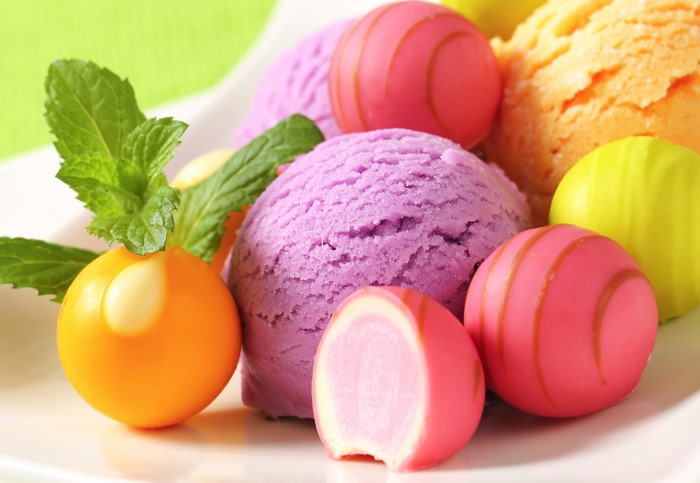 Ice cream scoops with candies and mint
