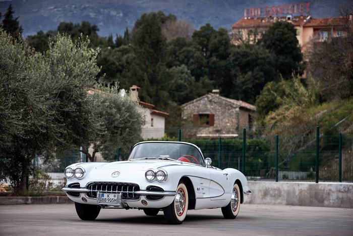 White 1960 Chevrolet Corvette Cabriolet