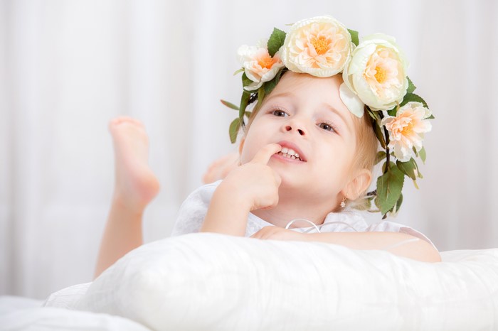 Little girls Glance