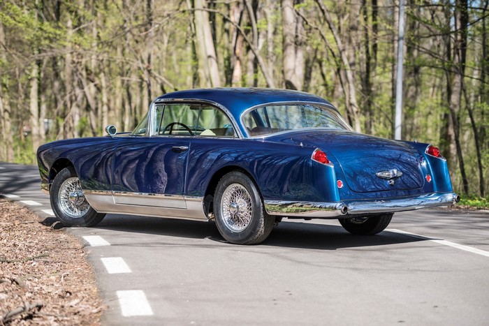 Blue Facel Vega HK500 parked on a road