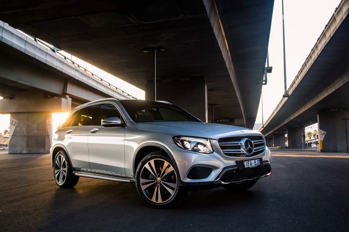 4K Mercedes-Benz GLC-Class X253 Silver SUV