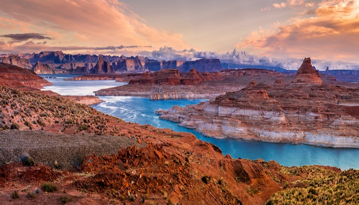 Glen Canyon Lake and Red Rock Mountains 4K