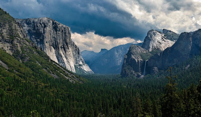 Yosemite Valley with El Capitan and Bridalveil Fall
