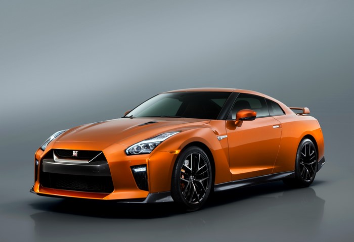 4K 2017 Nissan GT-R (R35) in Orange