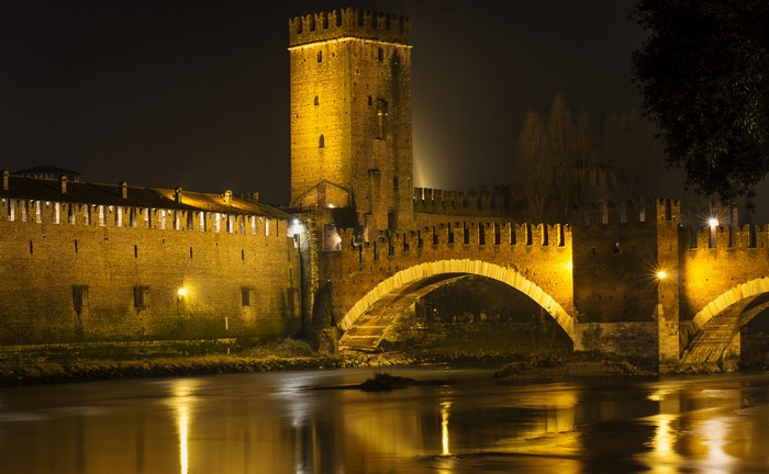 Ponte Scaligero bridge and Castelvecchio in Verona at night