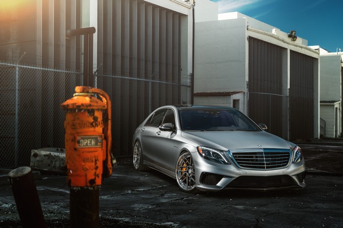 Silver Mercedes-Benz S63 AMG ADV.1