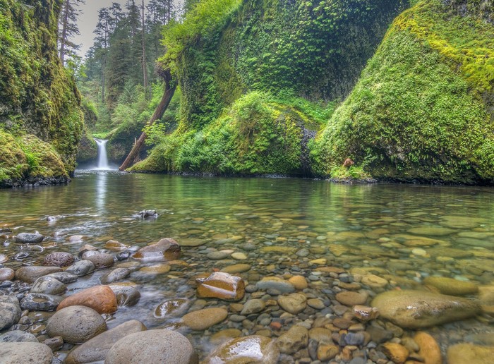 Punchbowl Falls in Columbia River Gorge, USA