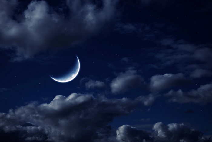 4K Night Sky with Crescent Moon and Clouds