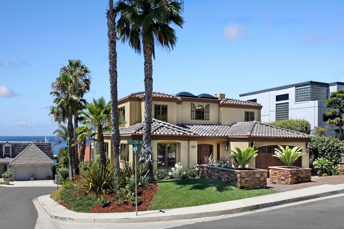 Luxury House in California with Palm Trees
