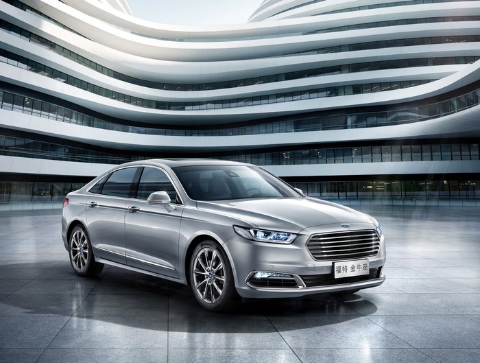 Silver 2015 Ford Taurus