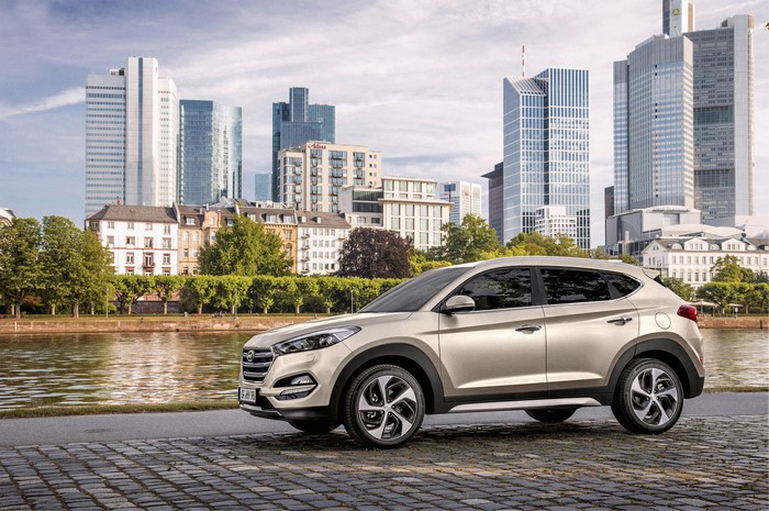 2015 Hyundai Tucson from the Side