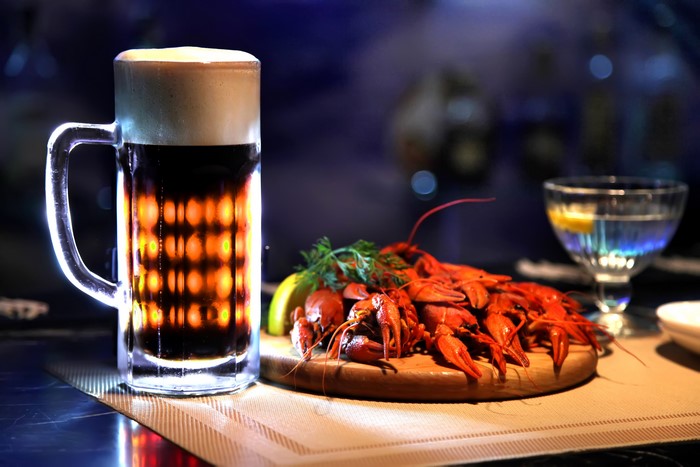 Beer mug with crayfish and a glass of water